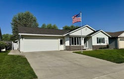 1629 Oakwood Drive, Carroll, IA 51401
