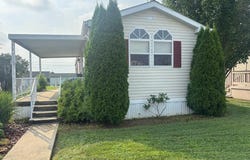 70 SNYDER LANE, EPHRATA, PA 17522
