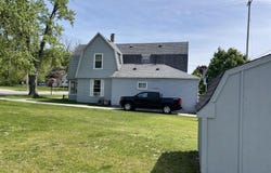 9 N Michigan Avenue, Shelby, MI 49455