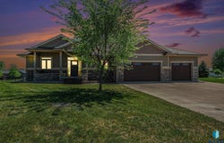 7812 Tuscan Club Cir, Sioux Falls, SD 57108