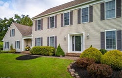 3 Fire Thorn Dr, Holland Twp., NJ 08848-1820