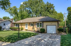 904 N Parkway Drive, Olathe, KS 66061