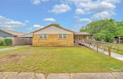 514 E Washington Ave, Walters, OK 73572