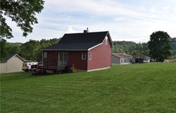 6 7th St, Donegal, PA 15323