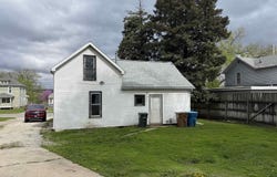 740 W 11th Street, Waterloo, IA 50702