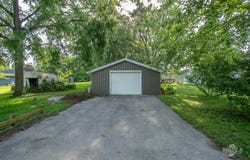 211 E Lincoln Street, Gaston, IN 47342