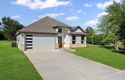 502 Balboa Drive E, Runaway Bay, TX 76426