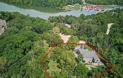 44 East Point Drive, GALENA, IL 61036
