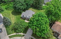 264 Oaklawn Ct, Pewaukee, WI 53072