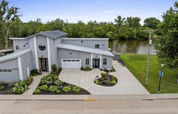 333 E MAIN Street, OMRO, WI 54963