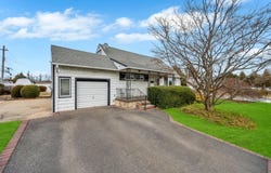10 Jerome Avenue, Hicksville, NY 11801