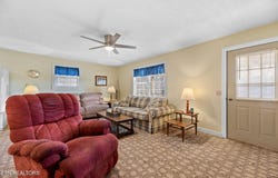 611 Flat Hollow Marina Rd, Speedwell, TN 37870