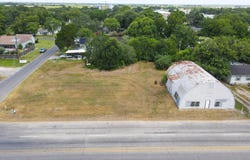 400 W North Street, Louise, TX 77455