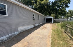 709 Kinney Road, Pontiac, MI 48340