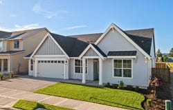 208 NW 16th Ave, Canby, OR 97013