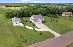 17311 Blue Moon Lane, Tonganoxie, KS 66086