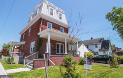 252 PARKWAY, EWING, NJ 08618