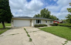 215 Hickory, LENA, IL 61048