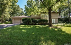 12827 Huntercreek Road, Des Peres, MO 63131