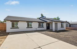 8847 W WELDON Avenue, Phoenix, AZ 85037