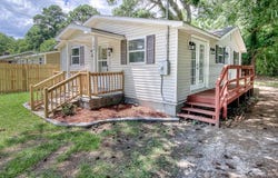 204 Pinewood Avenue, Elizabeth City, NC 27909