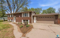 2108 E Sylvan Cir, Brandon, SD 57005