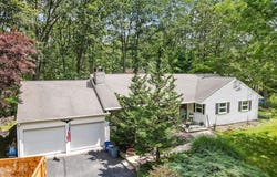 742 White Oak Road, Cresco, PA 18326