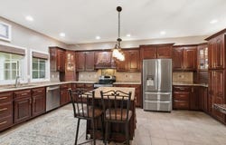 1305 Oakbrook Dr, PARIS, TN 38242