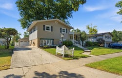 15124 Hillside Avenue, Oak Forest, IL 60452