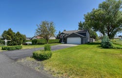 1411 Sinclair St, Davenport, WA 99122