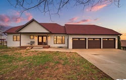719 Lakeview Drive, Eagle, NE 68347
