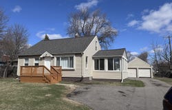 2712 Voorheis Road, Waterford, MI 48328