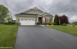 2 Julia Circle, Halfmoon, NY 12118