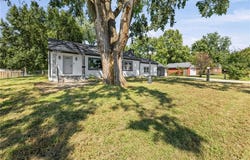 8716 E 74th Street, Kansas City, MO 64133