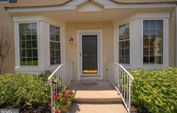 3301 MAPLEVALE CIR, NEWTOWN SQUARE, PA 19073