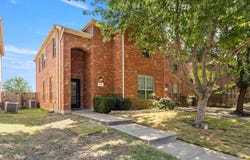 911 Jamie Drive, Grand Prairie, TX 75052