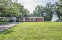 906 Chilhowee St, Harriman, TN 37748