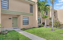 9220 NW 14th St, Pembroke Pines, FL 33024