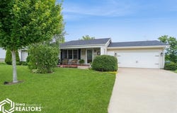 1714 Neil, Pella, IA 50219