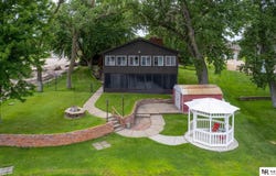 33 Lakewood Drive, Columbus, NE 68601