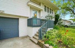 109 Dorothy Ln, LoneTree, IA 52755