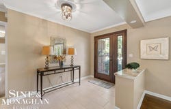 605 Hidden Lane, Grosse Pointe Woods, MI 48235