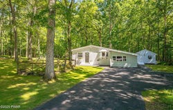 201 Oak Hill Road, Hawley, PA 18428