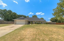 617 N Falcon Way, Mustang, OK 73064