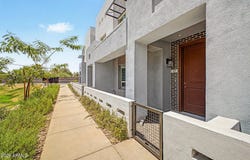 733 E COMMONWEALTH Avenue, Chandler, AZ 85225