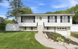 35 Randall Road, Shoreham, NY 11786