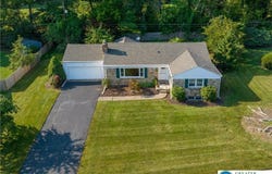 211 Flagstone Drive, Bethlehem City, PA 18017