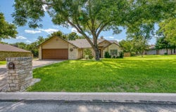250 Meadowlakes Drive, Meadowlakes, TX 78654