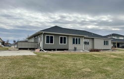 2824 E Sunflower Cir, Brandon, SD 57005