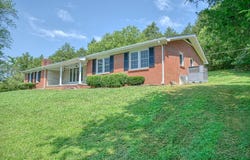 121 Stone Ln, Gainesboro, TN 38562